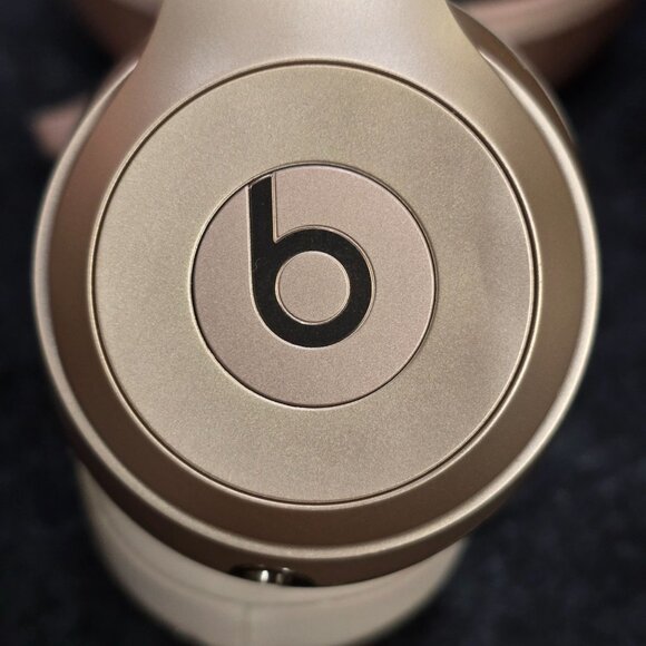 Beats Solo3 Wireless Headphones – Rose Gold Limited Edition w/ Case, EUC - Picture 14 of 16